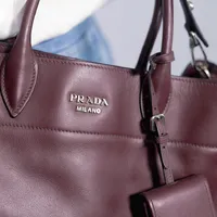 Prada Vittelo Lux Tote Vinho - imagem 4