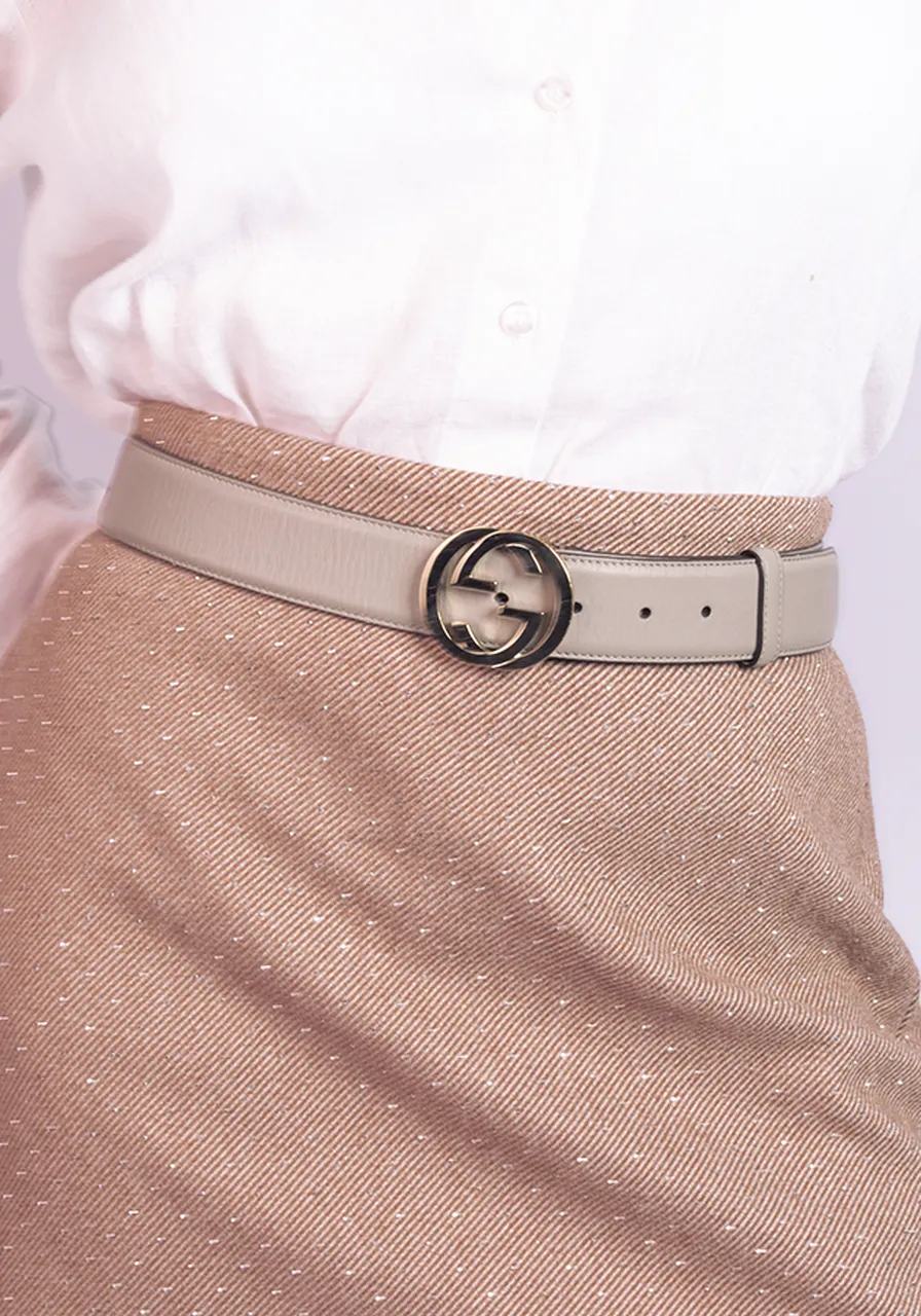 Cinto Gucci Interlocking Cinza 