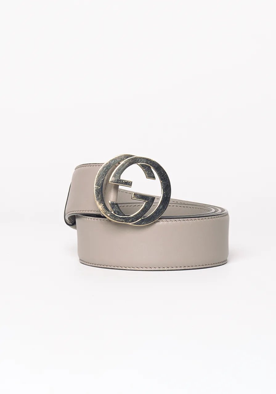 Cinto Gucci Interlocking Cinza 