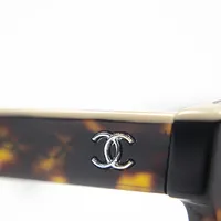 Óculos de Sol Chanel CC Butterfly - imagem 3