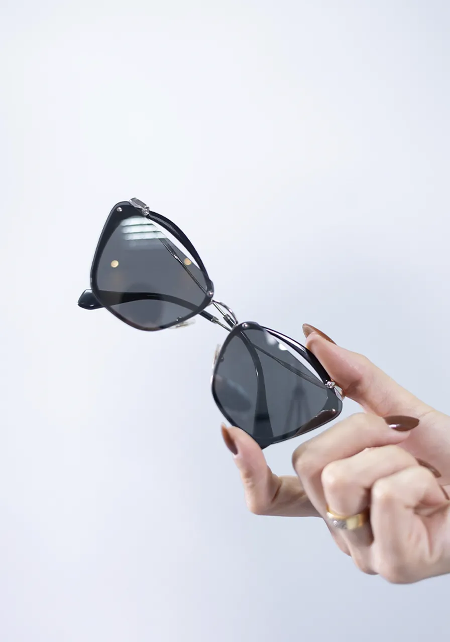 Óculos de Sol Miu Miu Cinza