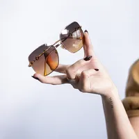 Óculos de Sol Gucci Gold Square - imagem 2