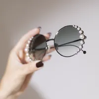 Óculos de Sol Fendi Ribbons & Pearls   - imagem 2