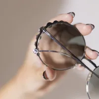 Óculos de Sol Fendi Ribbons & Pearls   - imagem 3