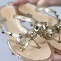 Rasteira Valentino Rubber Rockstud Thong - imagem 3