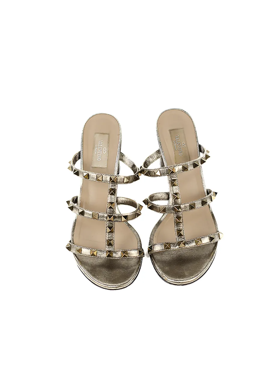 Sandália Rockstud de Couro Valentino Garavani