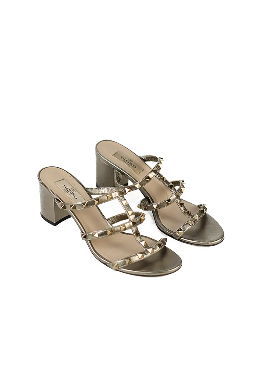 Sandália Rockstud de Couro Valentino Garavani