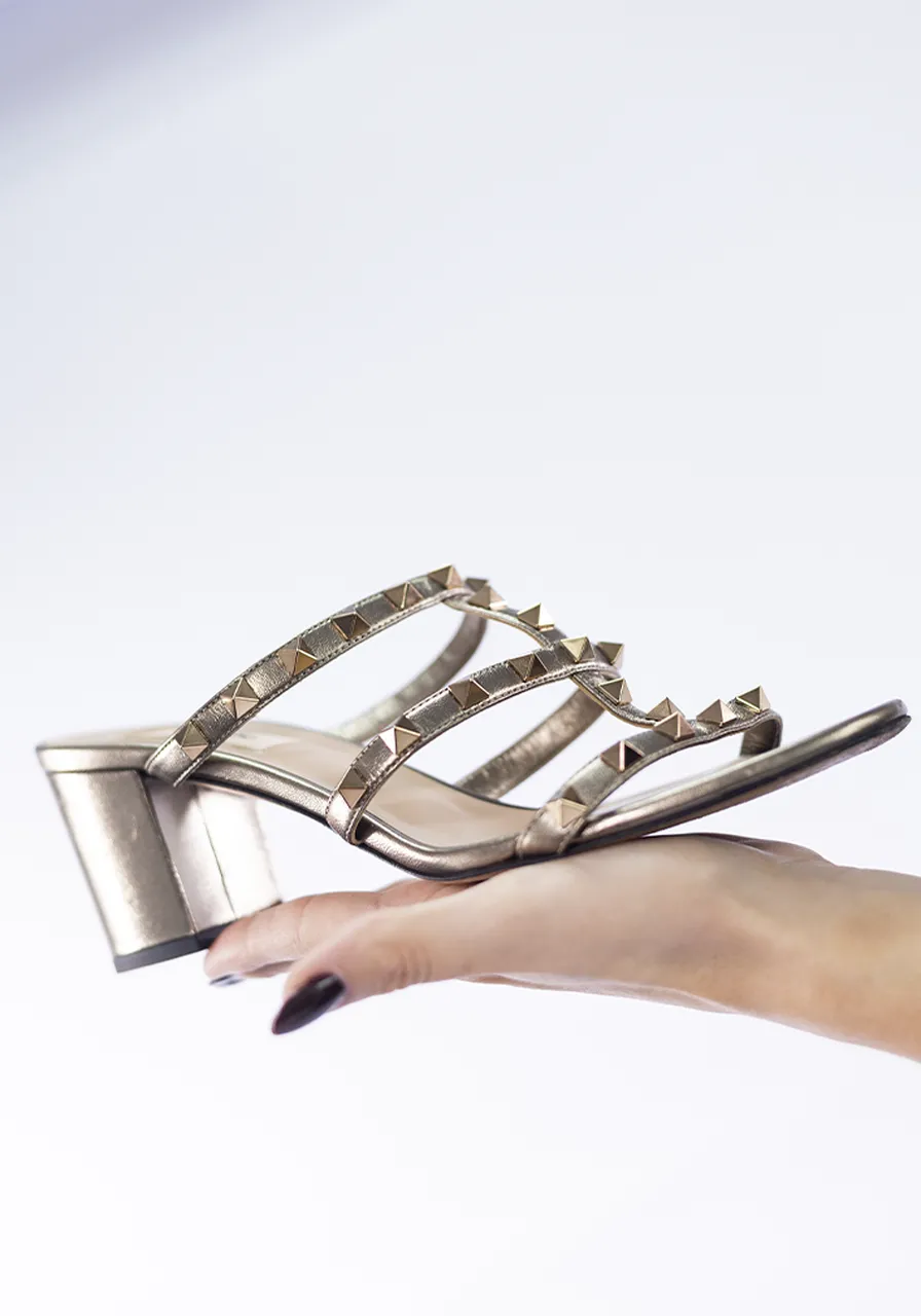 Sandália Rockstud de Couro Valentino Garavani