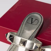 Sandália Valentino Garavani Roman Stud  - imagem 4