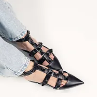 Sapatilha Valentino Roman Stud  - imagem 4