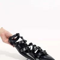 Sapatilha Valentino Roman Stud  - imagem 6