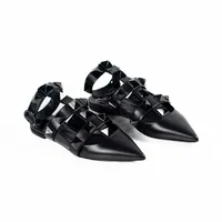 Sapatilha Valentino Roman Stud  - imagem 1