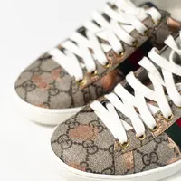 Tênis Gucci GG Supreme Bees Ace Sneakers  - imagem 2
