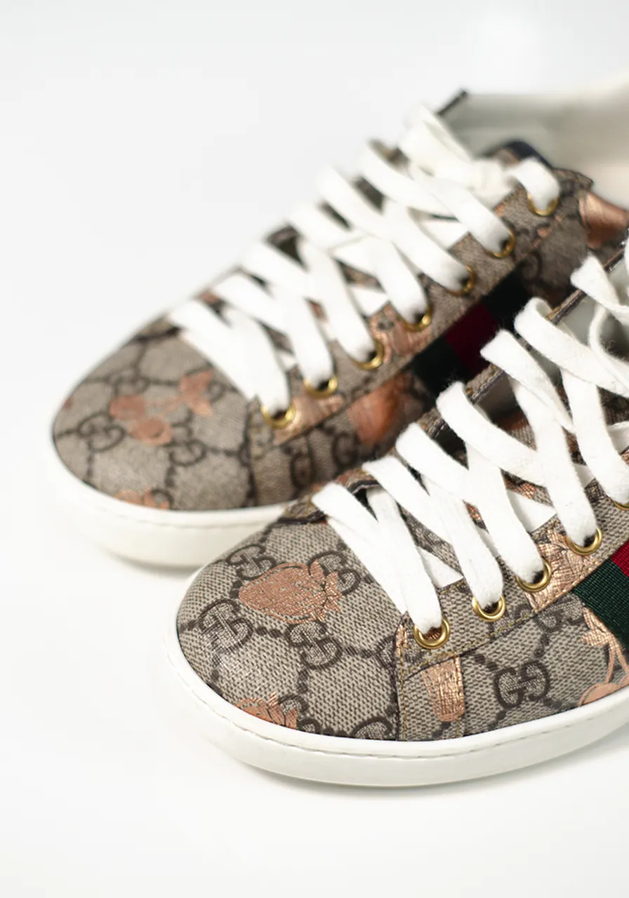 Tênis Gucci GG Supreme Bees Ace Sneakers 