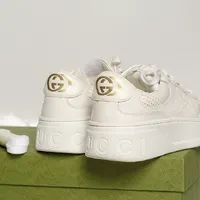 Tênis Gucci GG Embossed Sneakers  - imagem 3