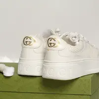 Tênis Gucci GG Embossed Sneakers  - imagem 3