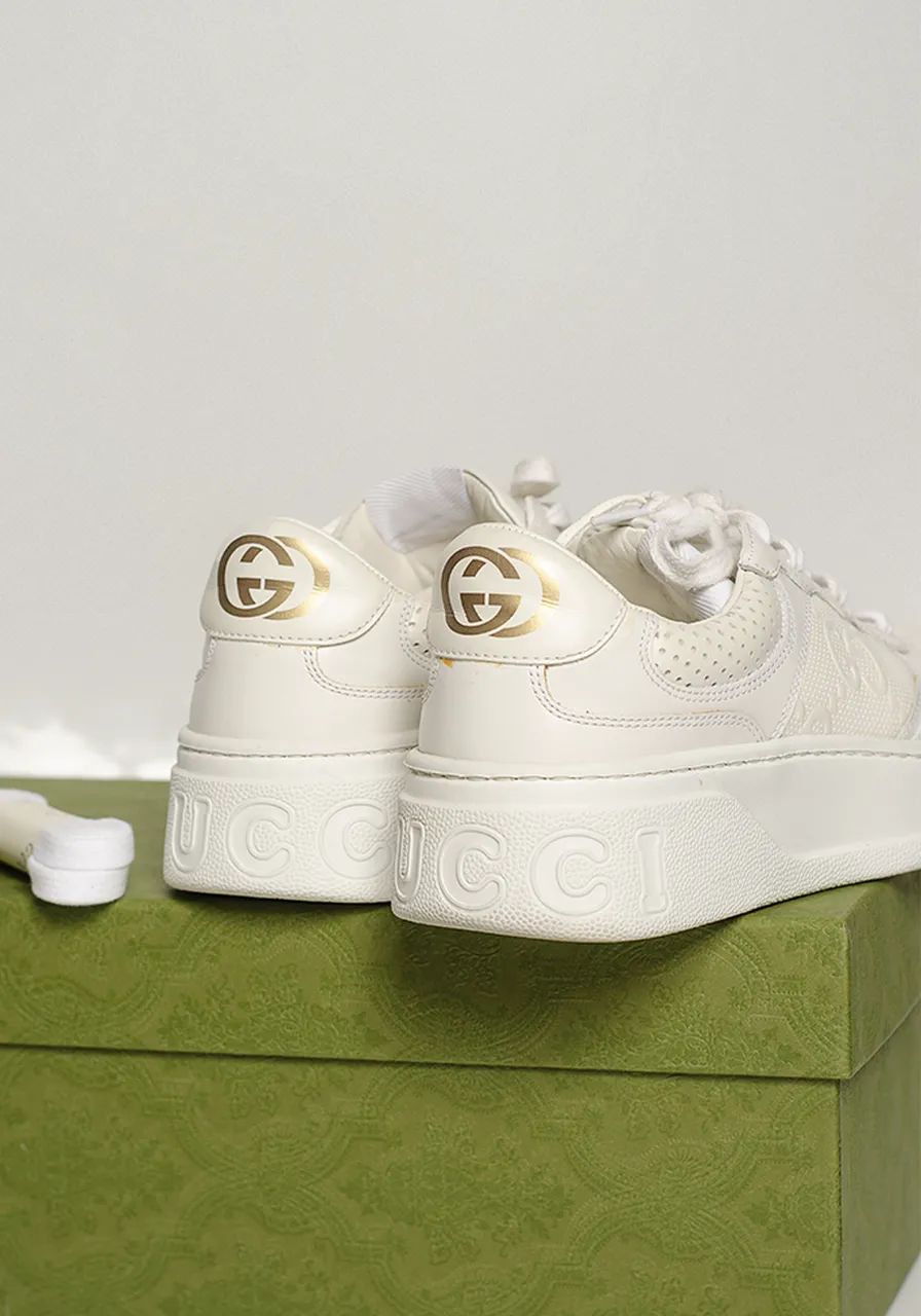 Tênis Gucci GG Embossed Sneakers 