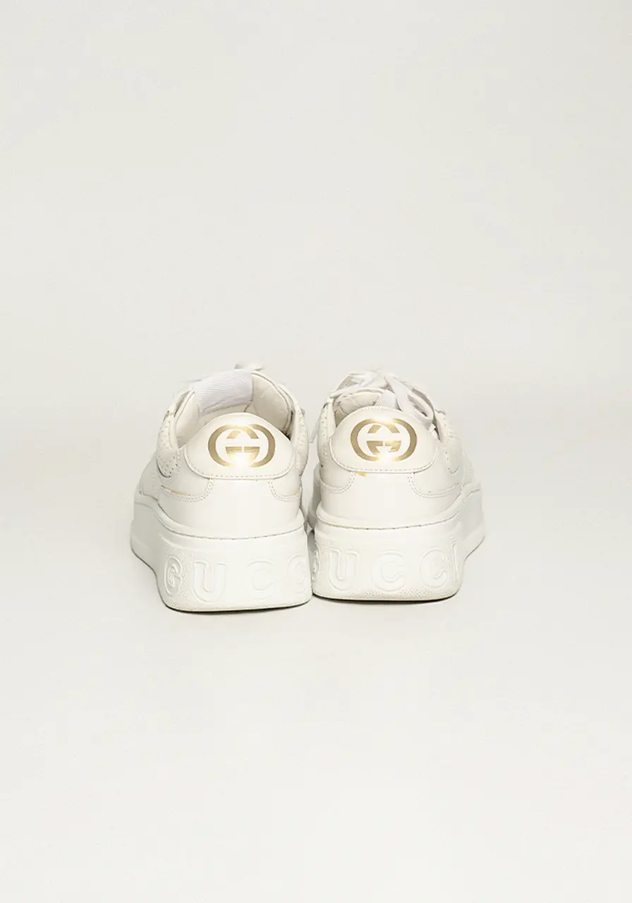 Tênis Gucci GG Embossed Sneakers 