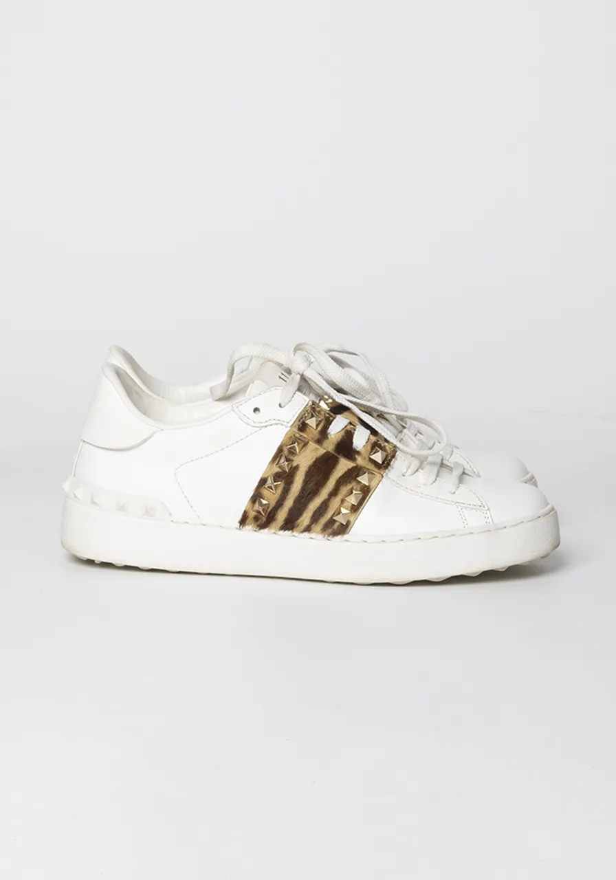 Tênis Valentino Garavani Rockstud Leopardo 