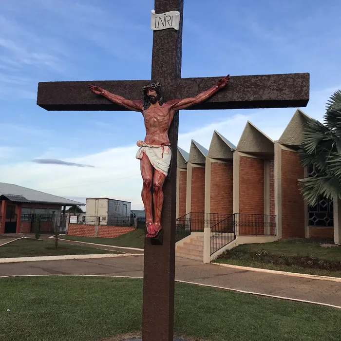 Crucifixo de Igreja | Verde Amarelo Arte Sacra