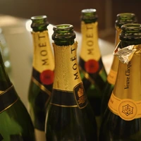 Champanhe NV: O Segredo Escondido do Mercado Secundário