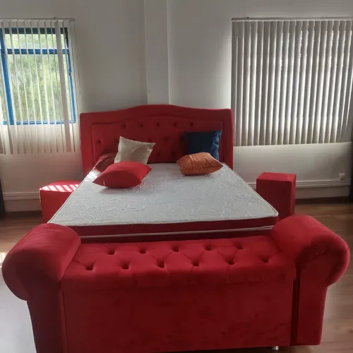 Colchão Master Queen 160x200 Vermelho + cabeceira em captone + cama box + 02 Puff (criado mudo sem gaveta) + baú recamier +  02 travesseiros multicamadas