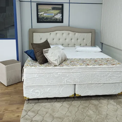 Colchão Super Black Queen 193x203 Branco enrugado + cama box + cabeceira + Puff