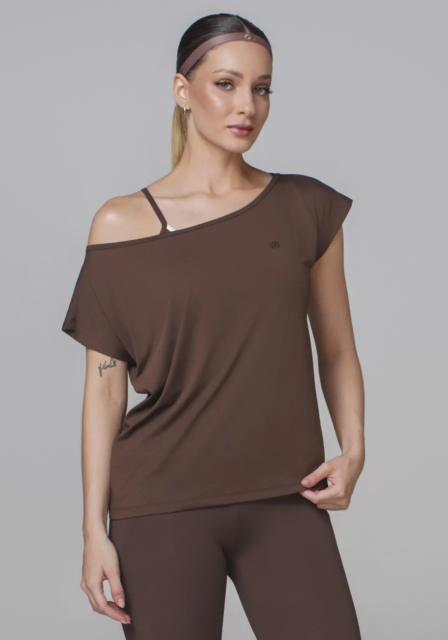 T SHIRT ALONGADA OMBROS
