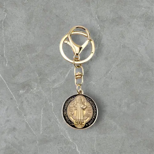 Chaveiro dourado Cruz de São Bento - Medalhão dupla face