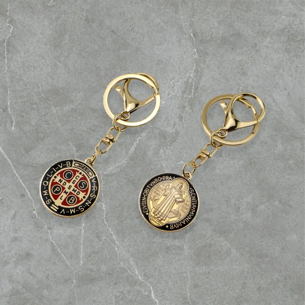 Chaveiro dourado - Medalhão dupla face